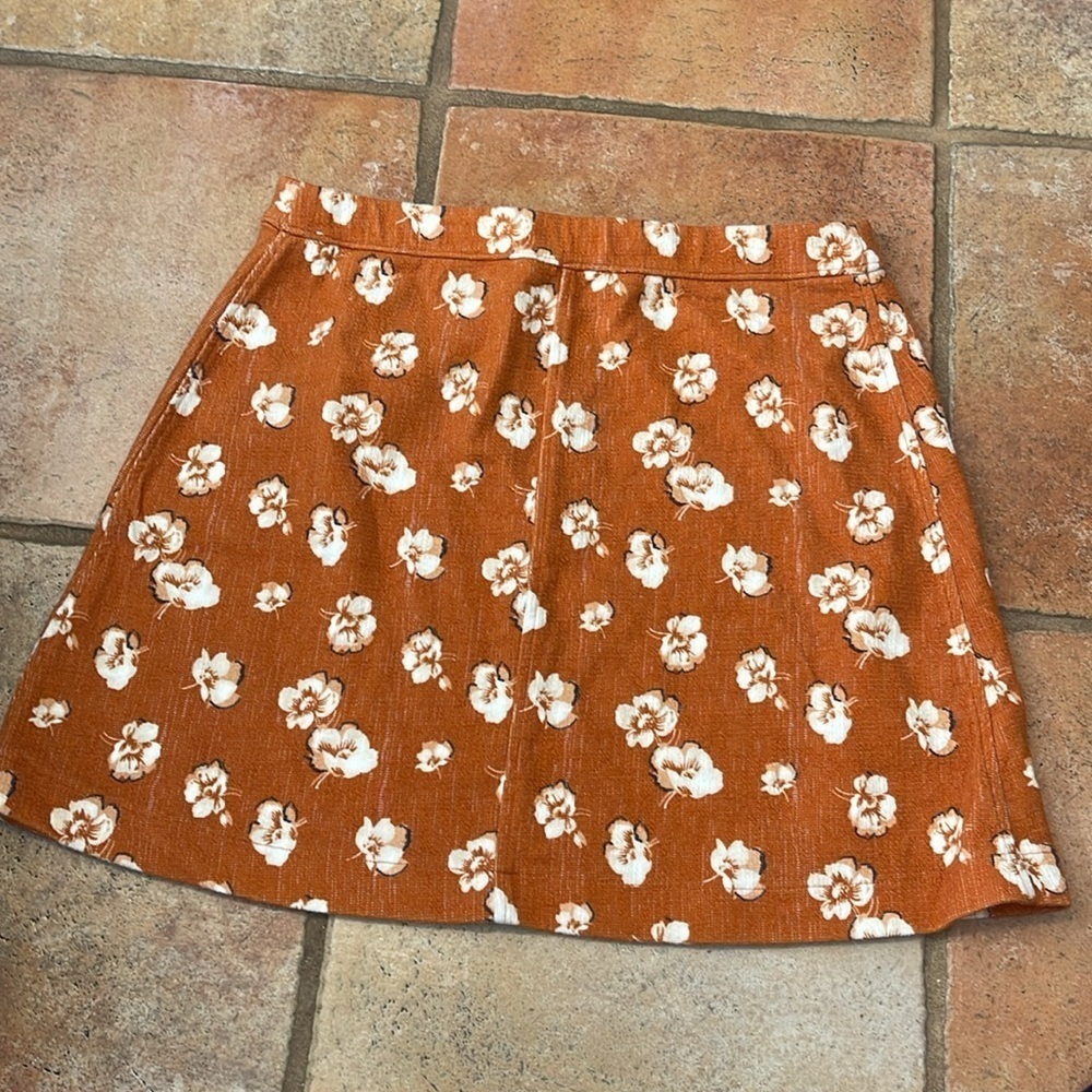 Abercrombie and Fitch floral stretchy, mini skirt, size medium - Picture 2 of 3